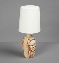 Load image into Gallery viewer, Floral Motif Table Lamp
