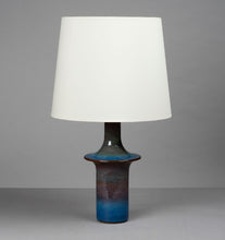 Load image into Gallery viewer, Model 1070 Table Lamp
