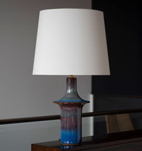 Load image into Gallery viewer, Model 1070 Table Lamp