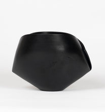 Load image into Gallery viewer, Dearcán Dubh Vessel