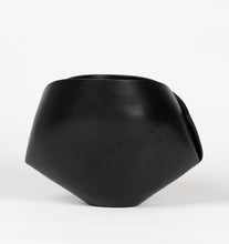 Load image into Gallery viewer, Dearcán Dubh Vessel
