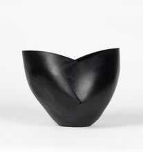 Load image into Gallery viewer, Dearcán Dubh Vessel