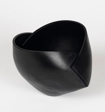 Load image into Gallery viewer, Dearcán Dubh Vessel