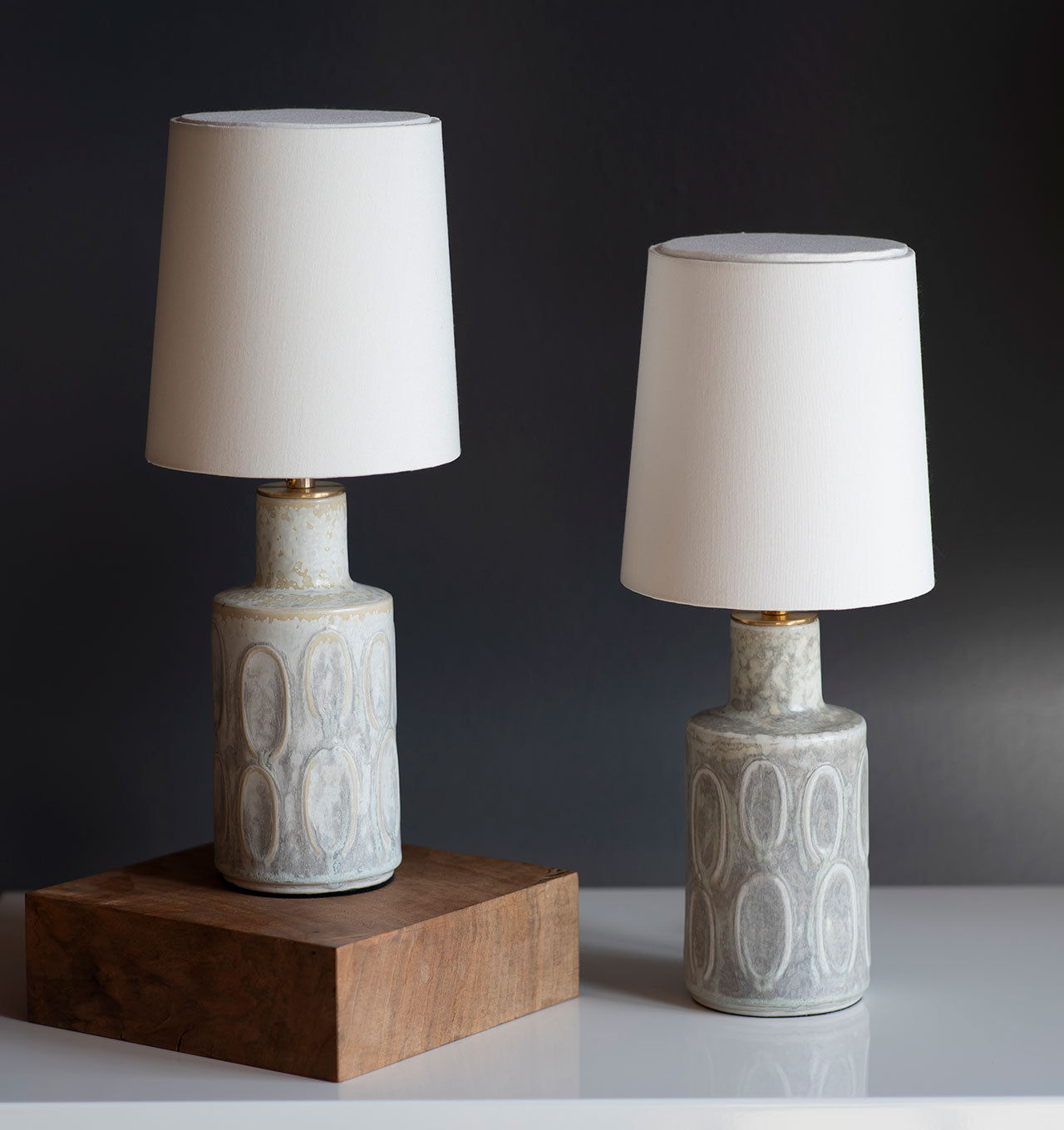 Relief Table Lamp Set