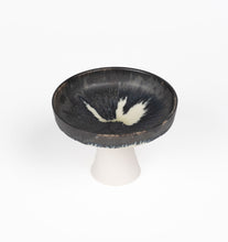 Load image into Gallery viewer, Bronze + White Porcelain Set