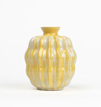 Load image into Gallery viewer, Ribbed Vase Set