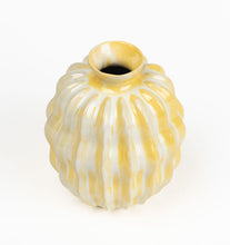 Load image into Gallery viewer, Ribbed Vase Set