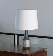 Load image into Gallery viewer, Model 6096 Table Lamp