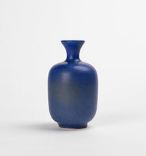 Load image into Gallery viewer, Blue Haresfur Vase