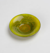 Load image into Gallery viewer, Pear and Apple Enamel Bowl Set