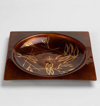 Load image into Gallery viewer, Enamel Plate Set with Leaf Motif