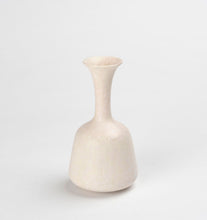 Load image into Gallery viewer, Eggshell and Cream White Vessel Set