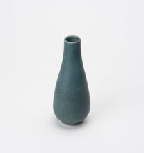 Load image into Gallery viewer, Nordic Blue Haresfur Vessels