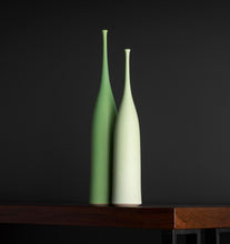 Load image into Gallery viewer, Matte Porcelain Bottle Set