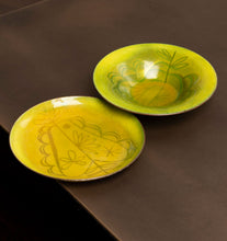Load image into Gallery viewer, Pear and Apple Enamel Bowl Set
