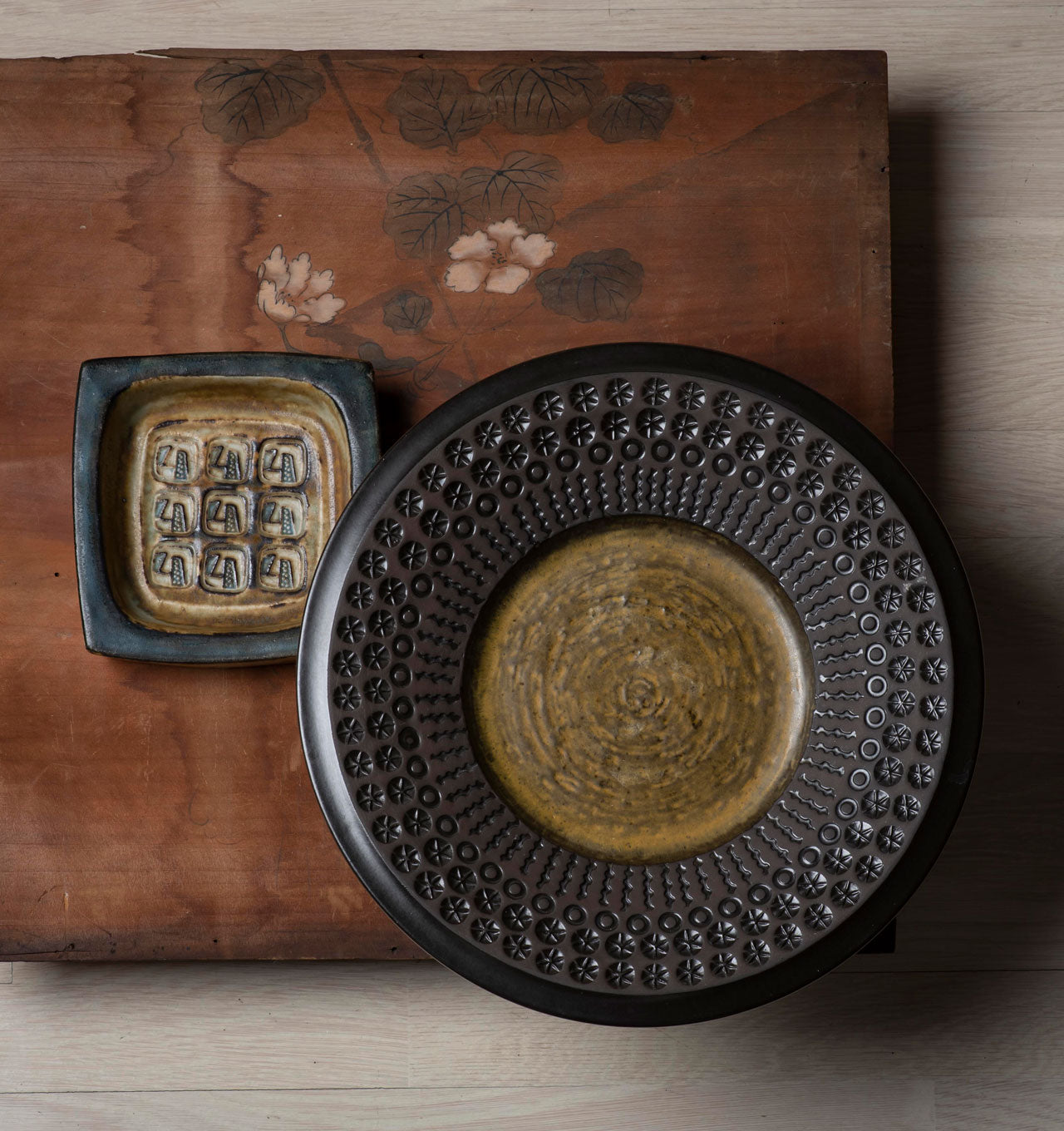 Square Bowl and Charger Set