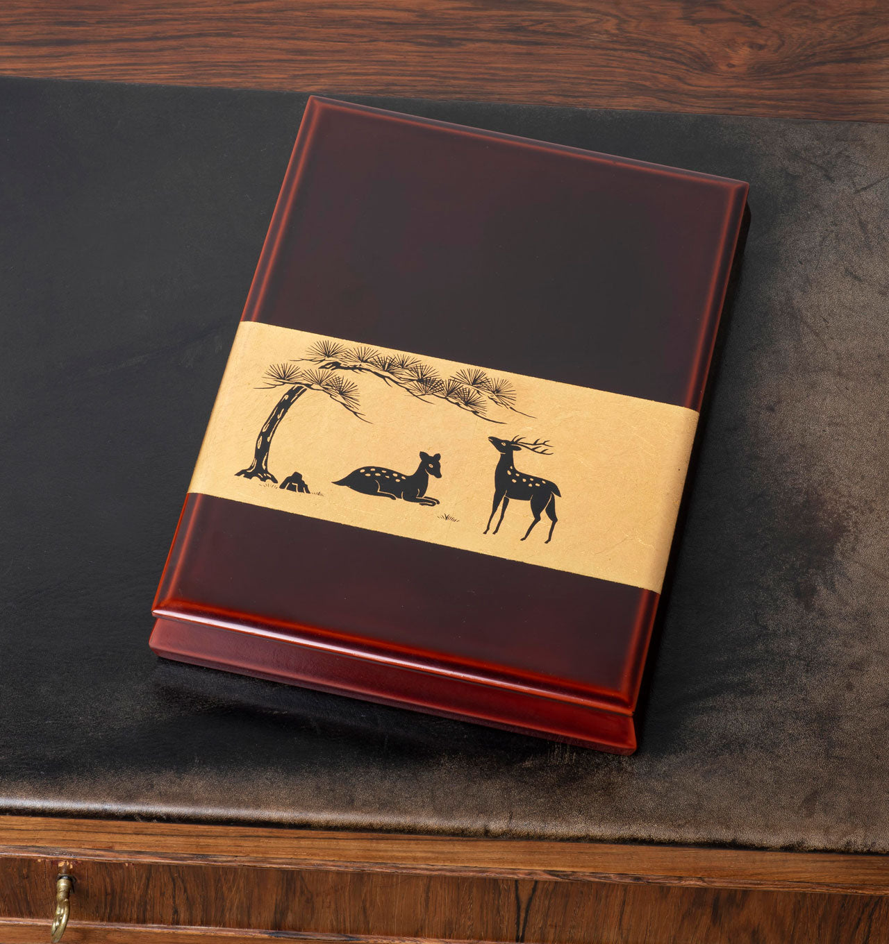 Meiji Lacquer Box with Lid in Deer Motif