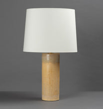 Load image into Gallery viewer, Wheat Haresfur Table Lamp
