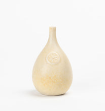 Load image into Gallery viewer, Straw &amp; Snow Teardrop Vessels