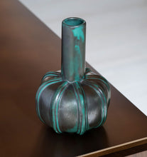 Load image into Gallery viewer, Ribbed Bud Vase